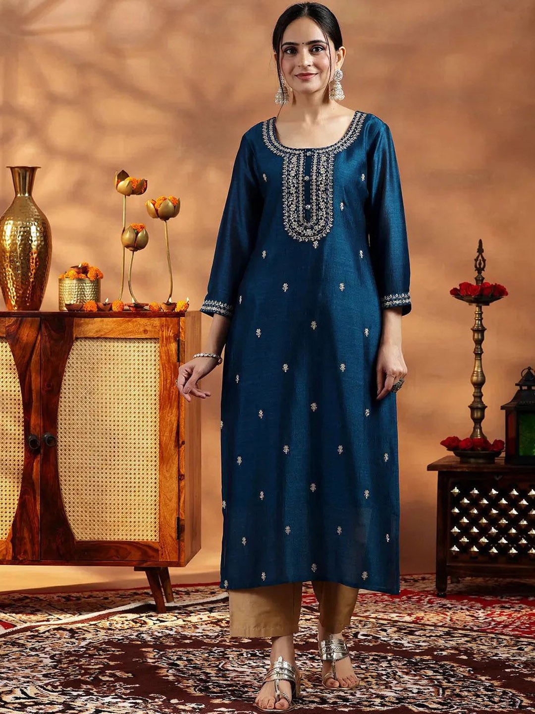 

Tulip Eden Floral Embroidered Sequinned Silk Straight Kurta, Navy blue