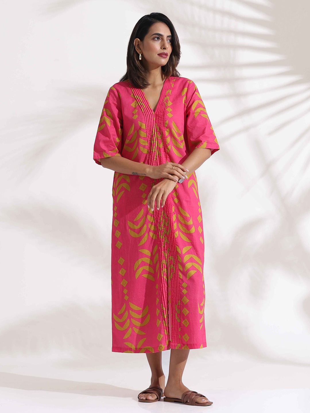 

trueBrowns Pink Cotton Print pleated Dress