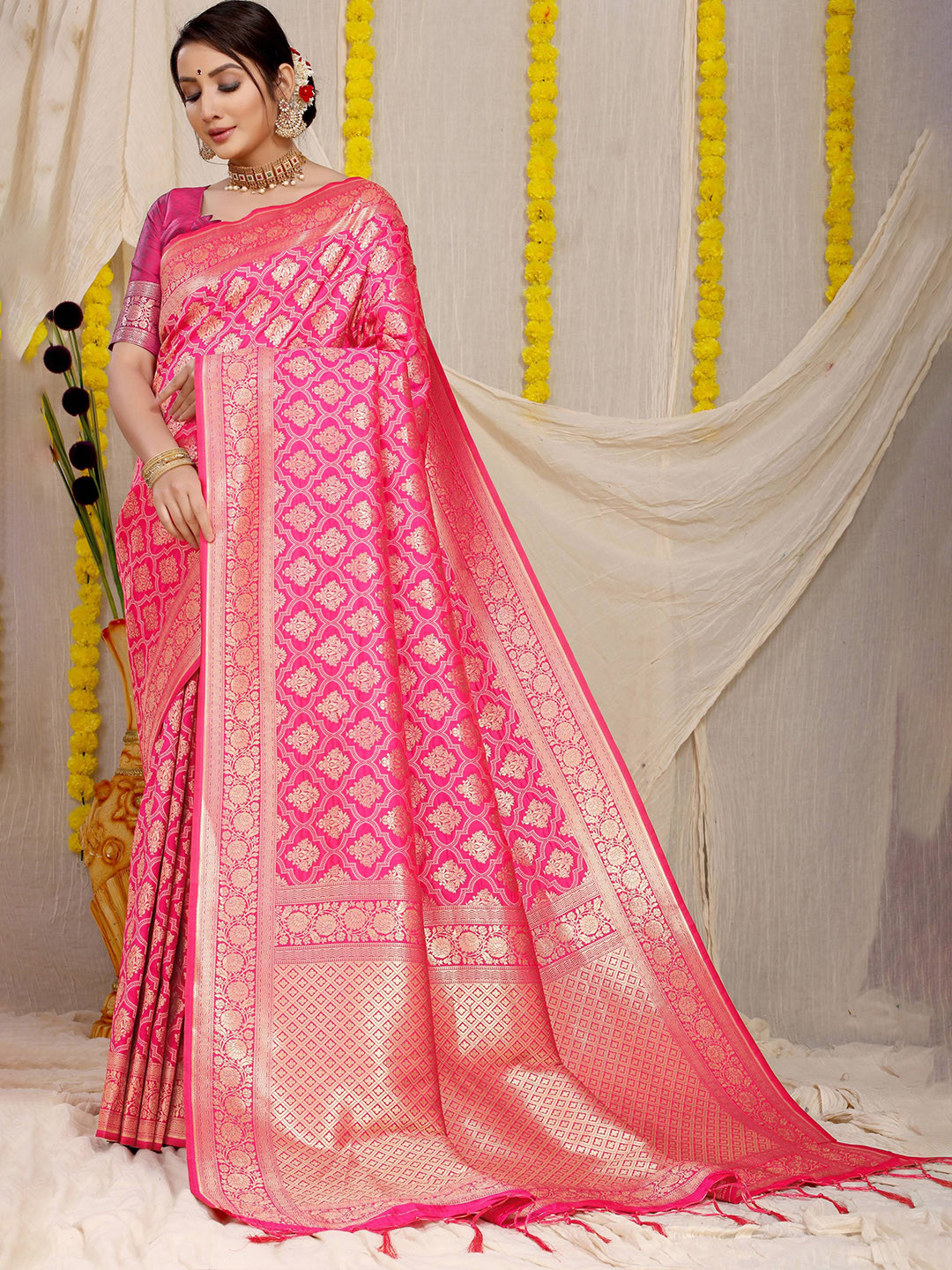 

Kandora Woven Design Zari Pure Silk Banarasi Saree, Pink