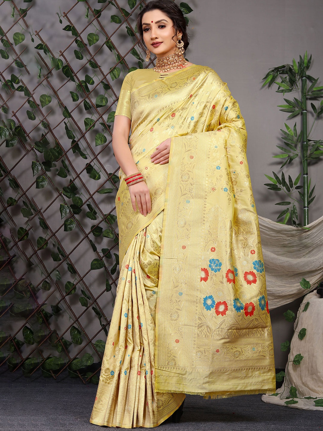 

Kandora Woven Design Zari Pure Silk Heavy Work Banarasi Saree, Mustard