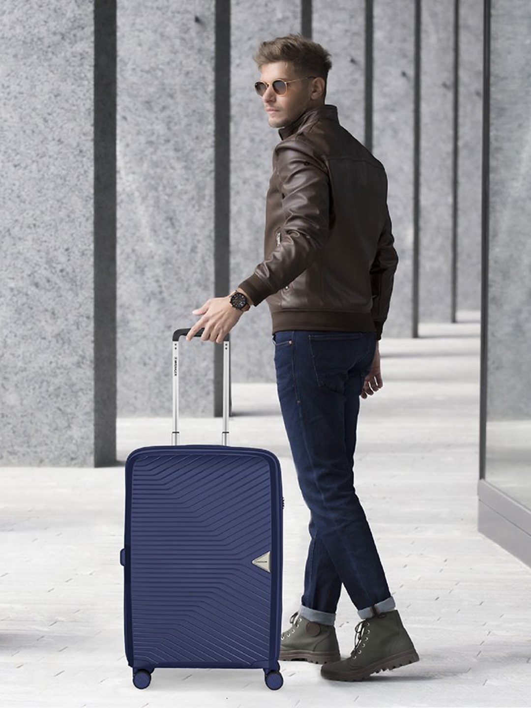 

Wenger Unisex Ultra-Lite Textured Hard-Sided Medium Trolley Bag, Blue