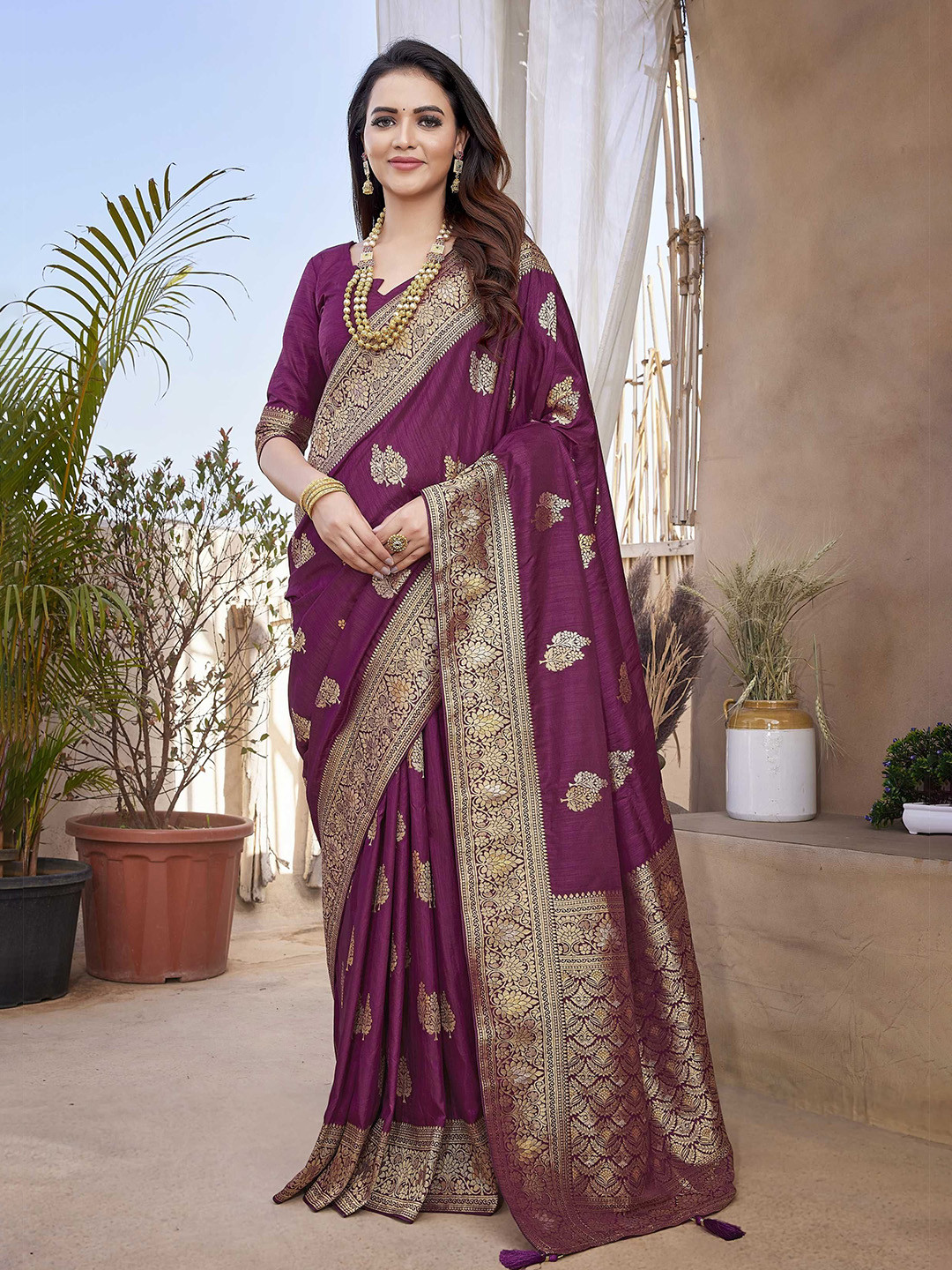 

DIVASTRI Woven Design Zari Silk Blend Banarasi Saree, Purple
