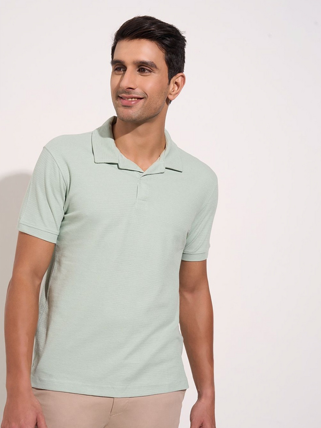 

Peregrine by Pantaloons Men Solid Polo Collar Cotton T-shirt, Green