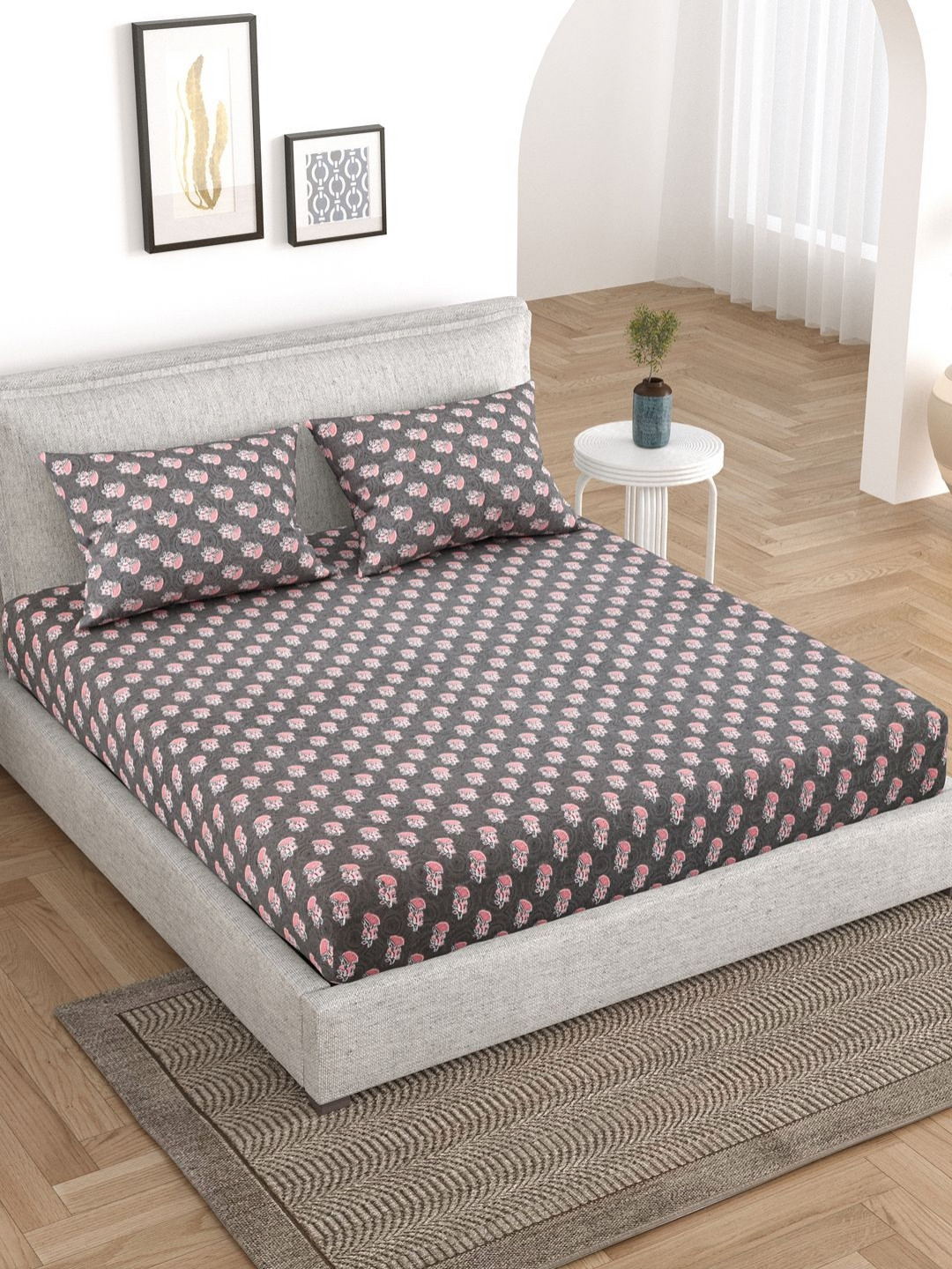

Myntra Elegant Homes Grey & Red Printed Cotton 210 TC Queen Bedsheet Set 2.43m x 2.64m