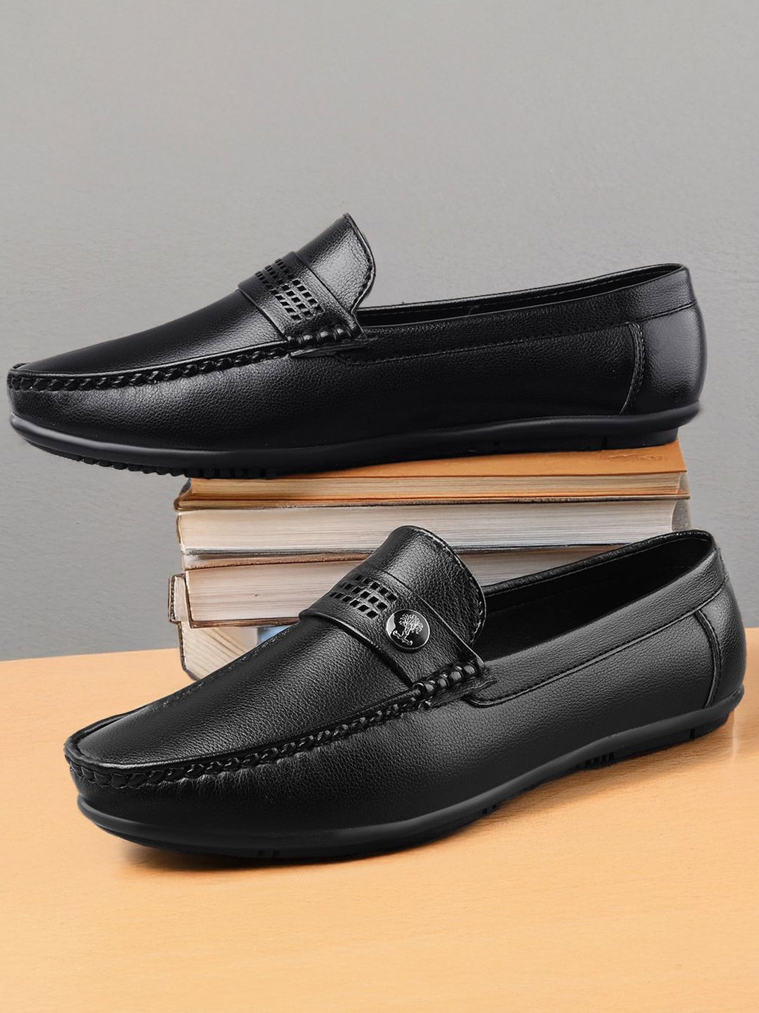 

Mast & Harbour Men Velvet Mojaris, Black