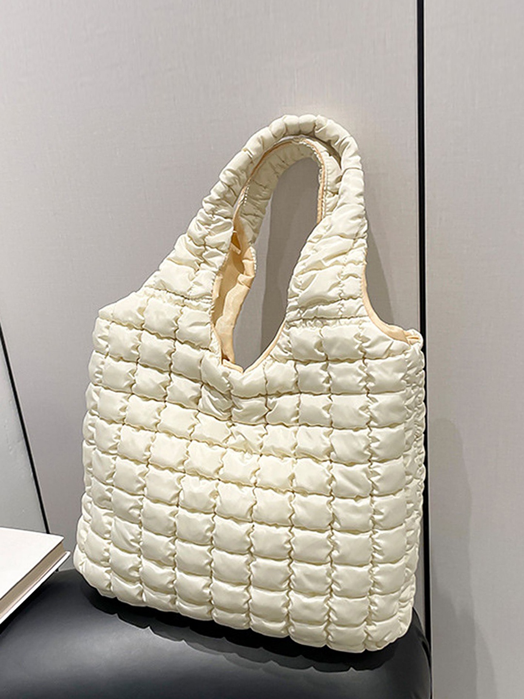 

LULU & SKY Bucket Handheld Bag with Quilted, White