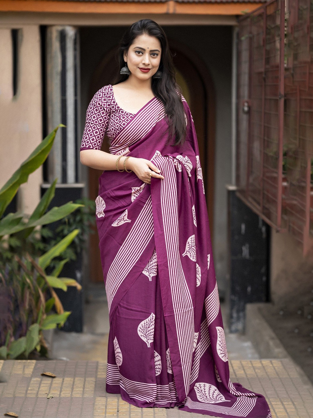 

DIVASTRI Floral Saree, Purple