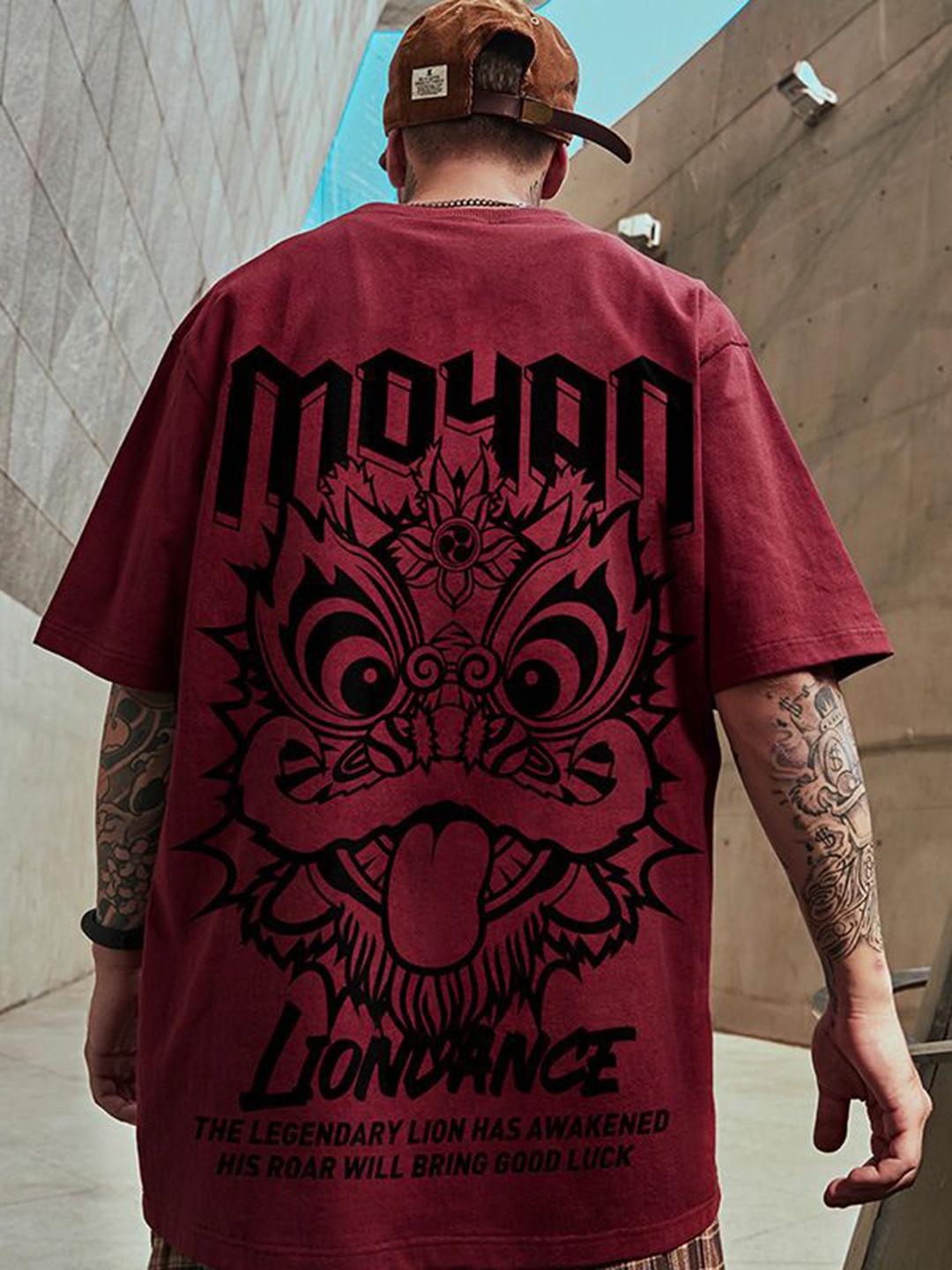 

HERE&NOW Men Graphic Printed Round Neck Oversized T-shirt, Maroon