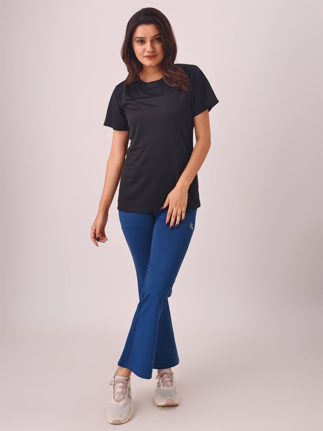 

UMILDO Round Neck T-Shirt With Trousers, Black