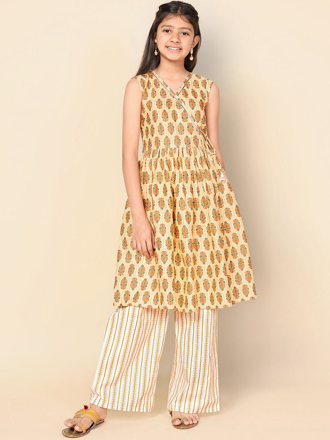 

Sangria Girls Printed Angrakha Kurta & Palazzos Set, Yellow
