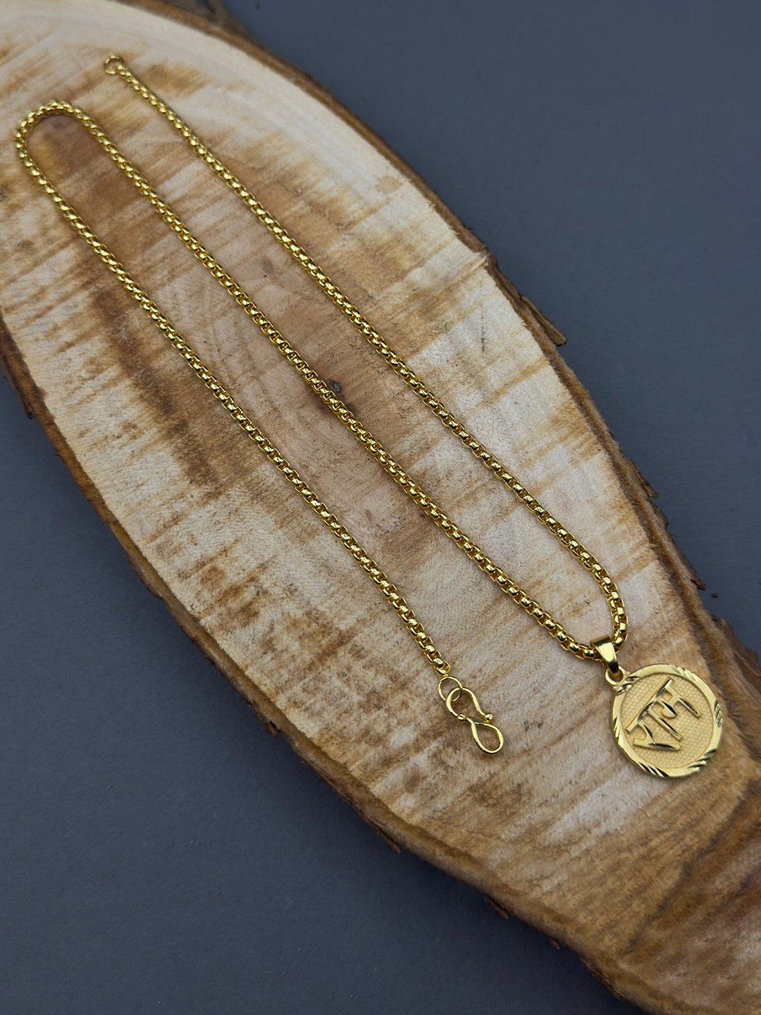 

AKLINA Unisex Gold-Plated Contemporary Shaped Pendants With Chains