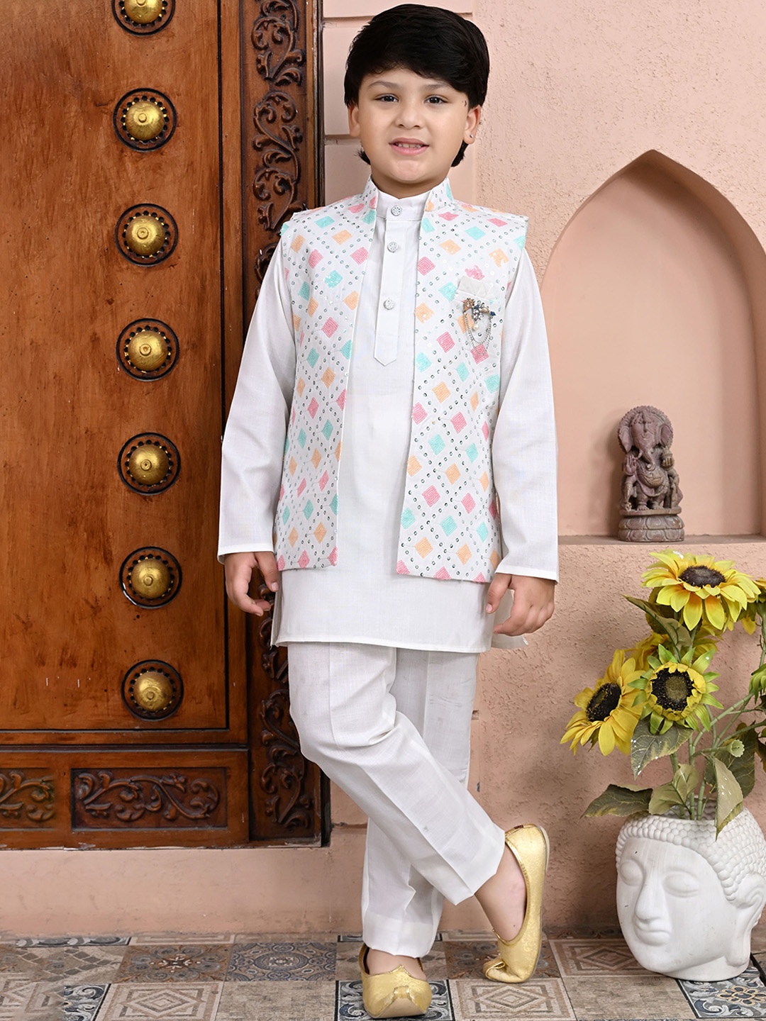

BT DEZINES Boys Band Collar Straight Kurta With Pyjamas And Jacket, White
