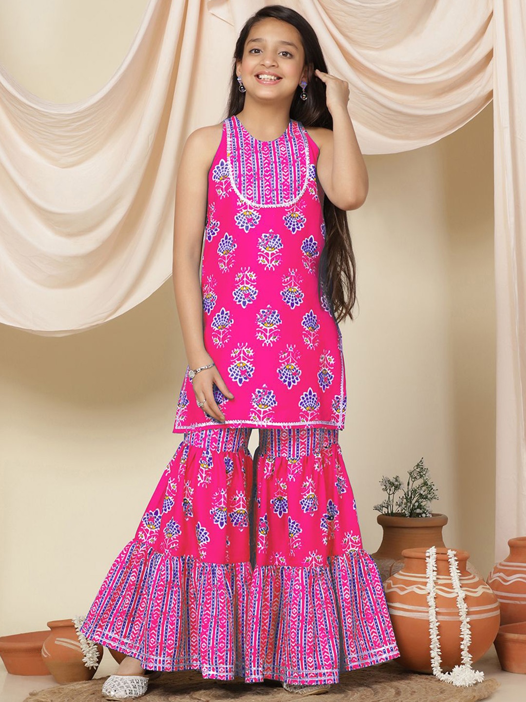 

Sangria Girls Floral Printed Straight Kurta & Sharara, Pink
