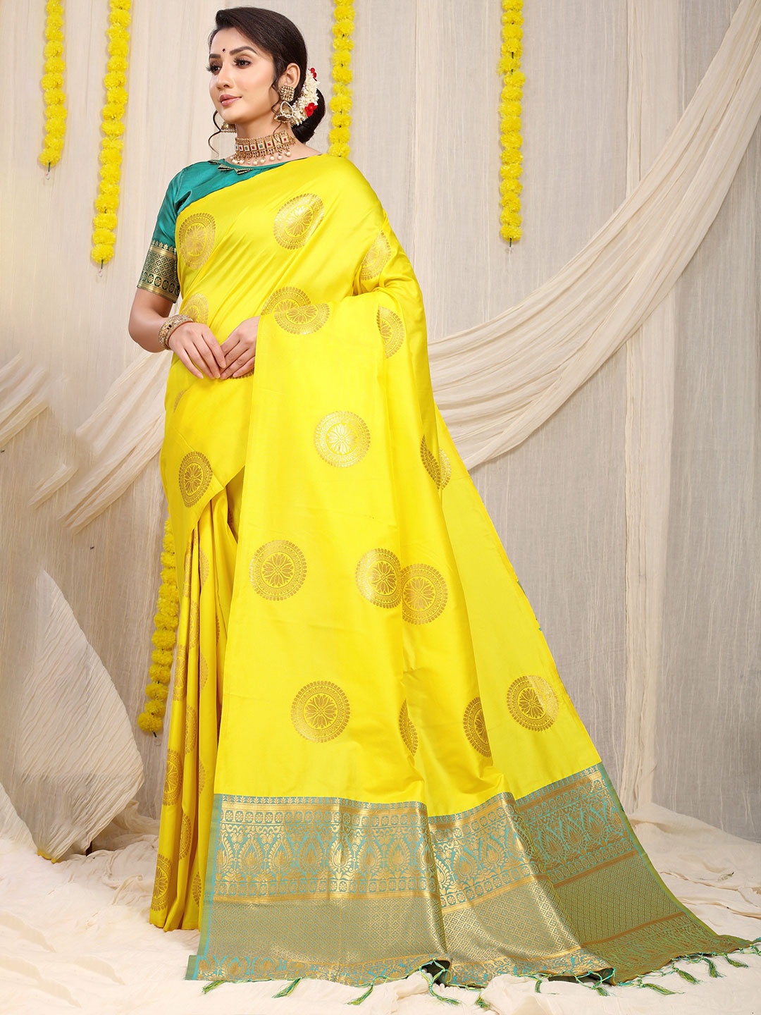 

Kandora Woven Design Zari Pure Silk Handloom Paithani Saree, Yellow