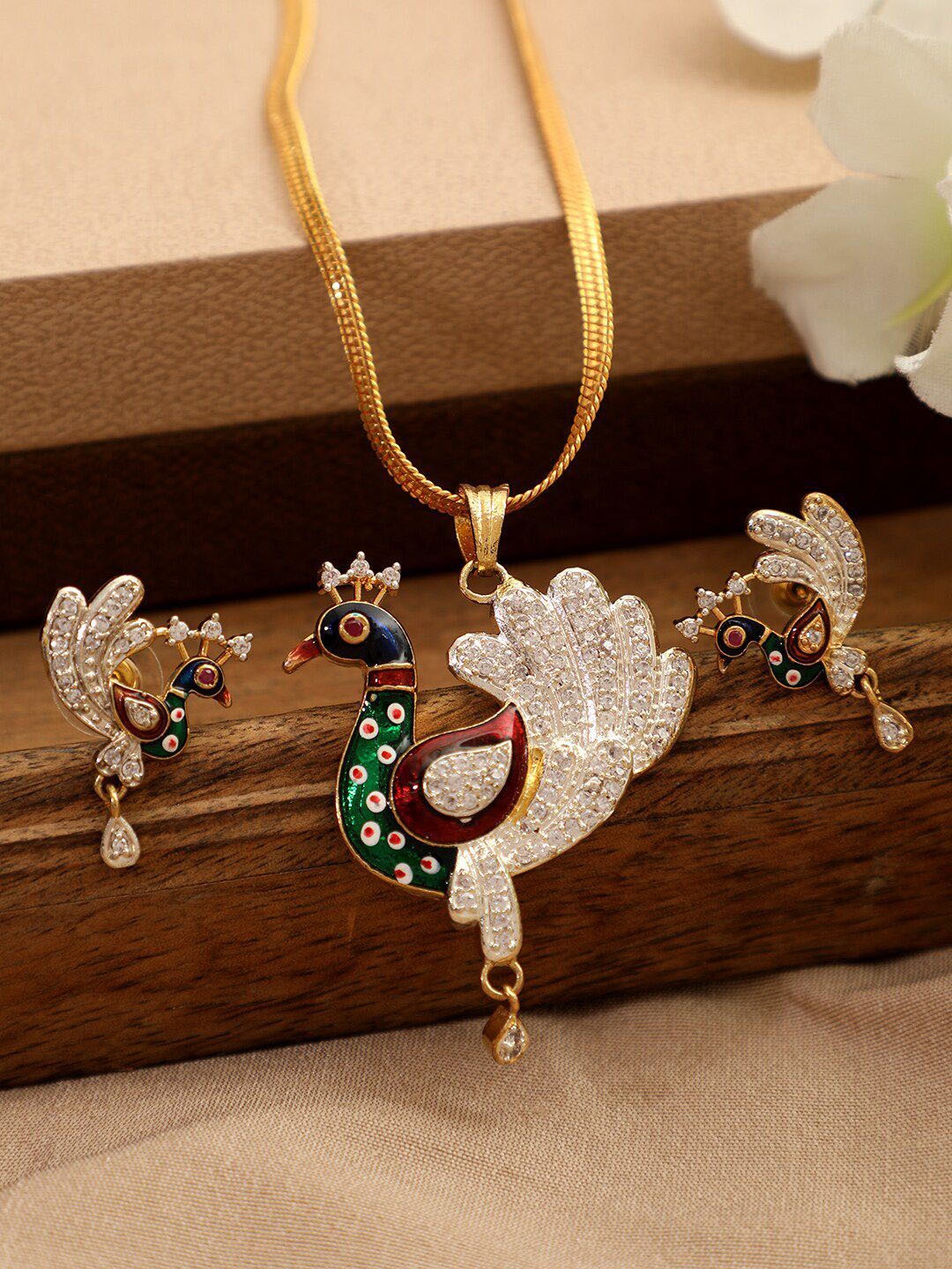 

Anouk Gold Plated American Diamond Studded Jewellery Set