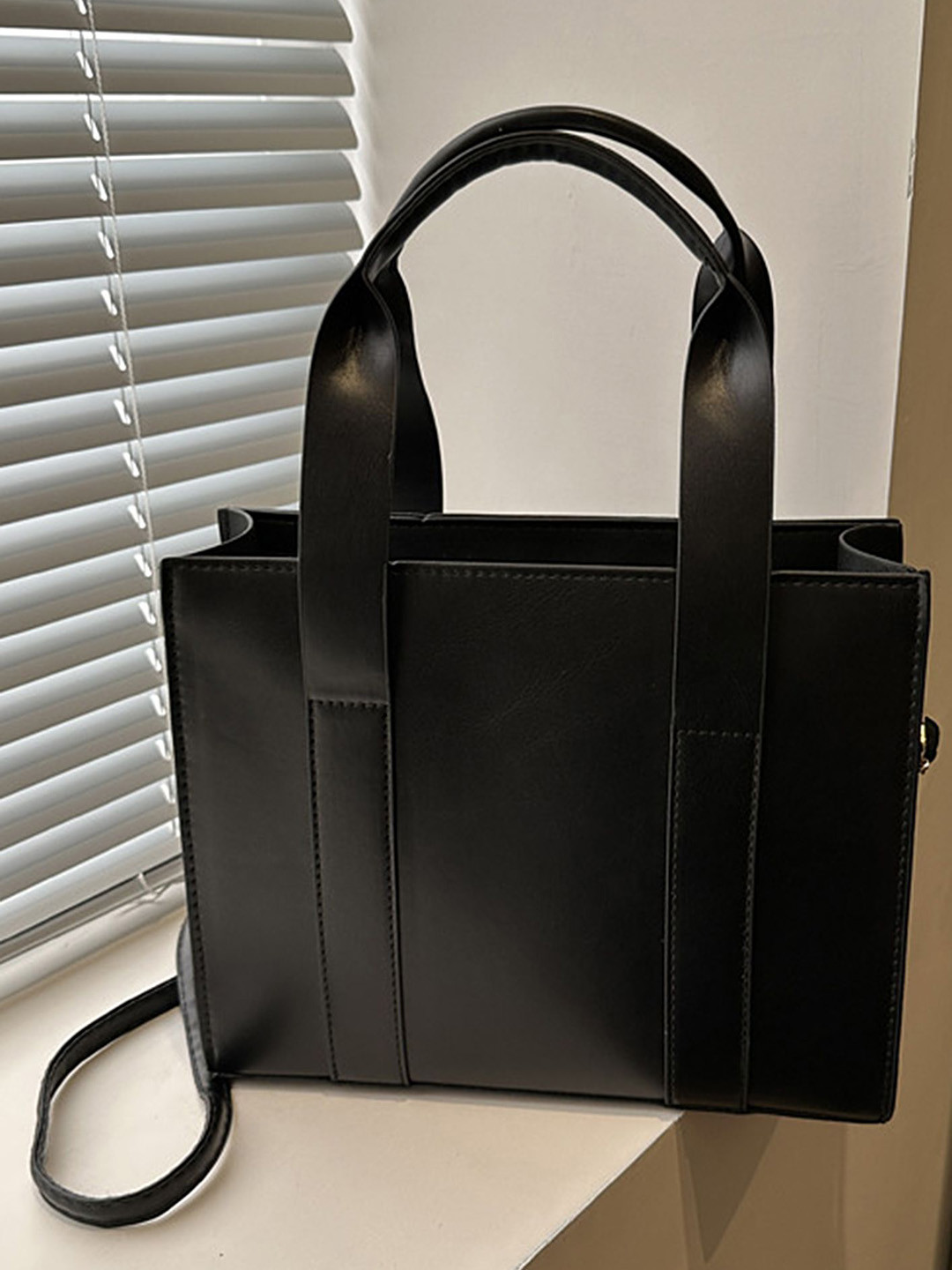 

LULU & SKY PU Structured Handheld Bag, Black