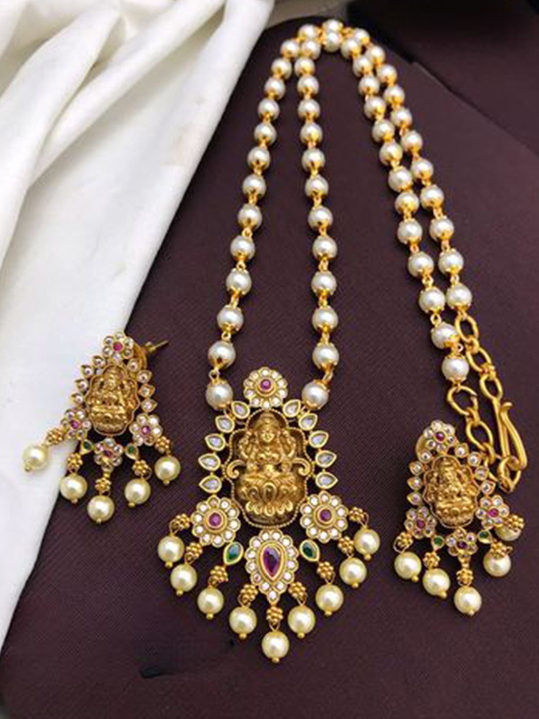 

Rujve Jewellery Gold Plated Stones Studded & Beaded Jewellery Set