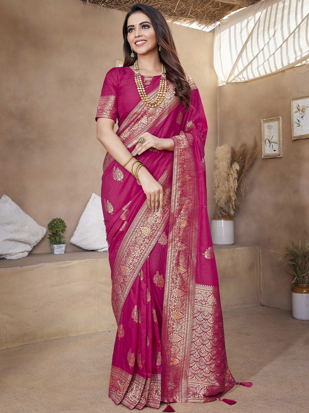 

DIVASTRI Woven Design Zari Silk Blend Banarasi Saree, Pink