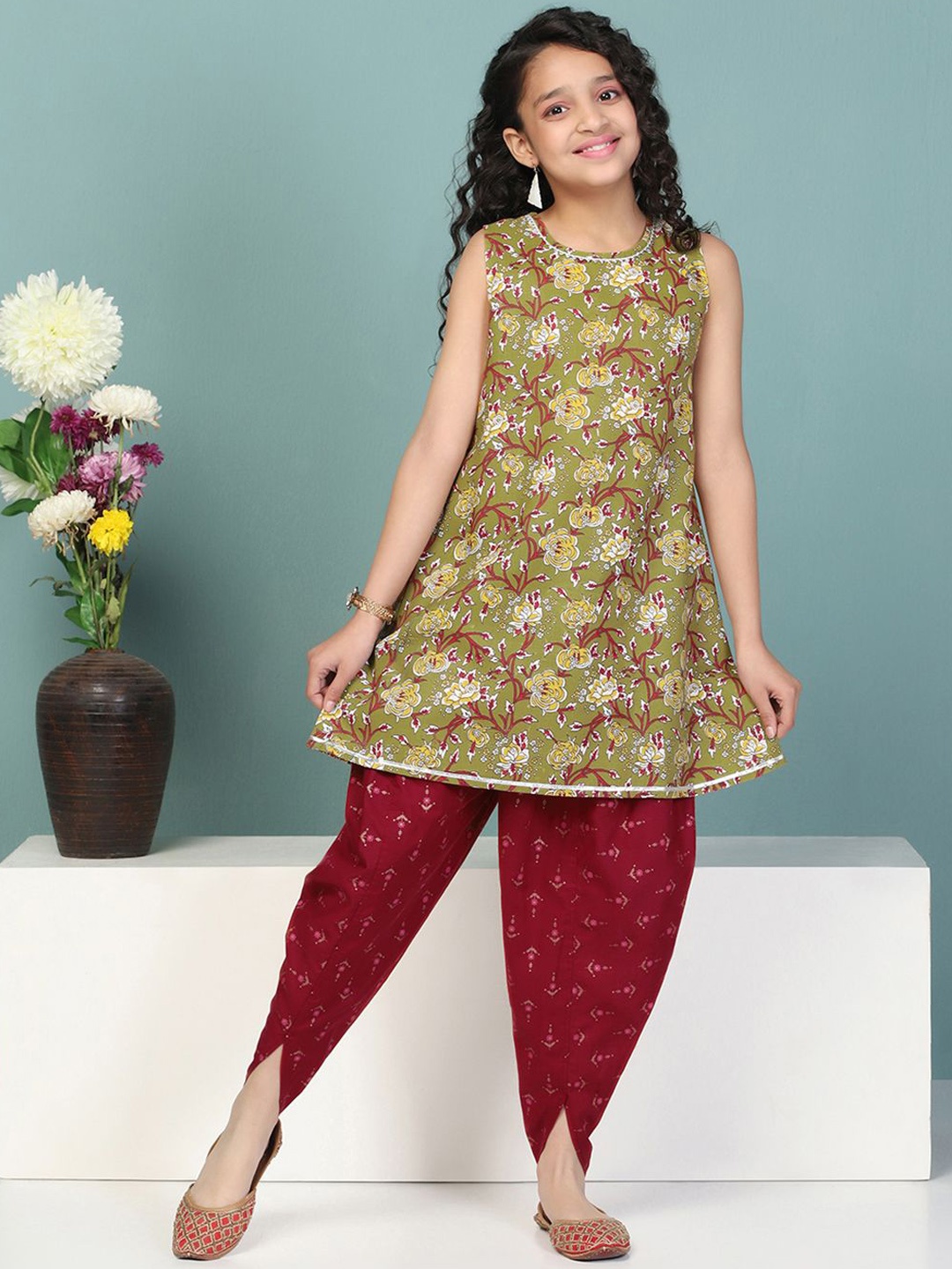 

Sangria Girls Floral Printed A-Lind Kurta & Dhoti Pants, Olive