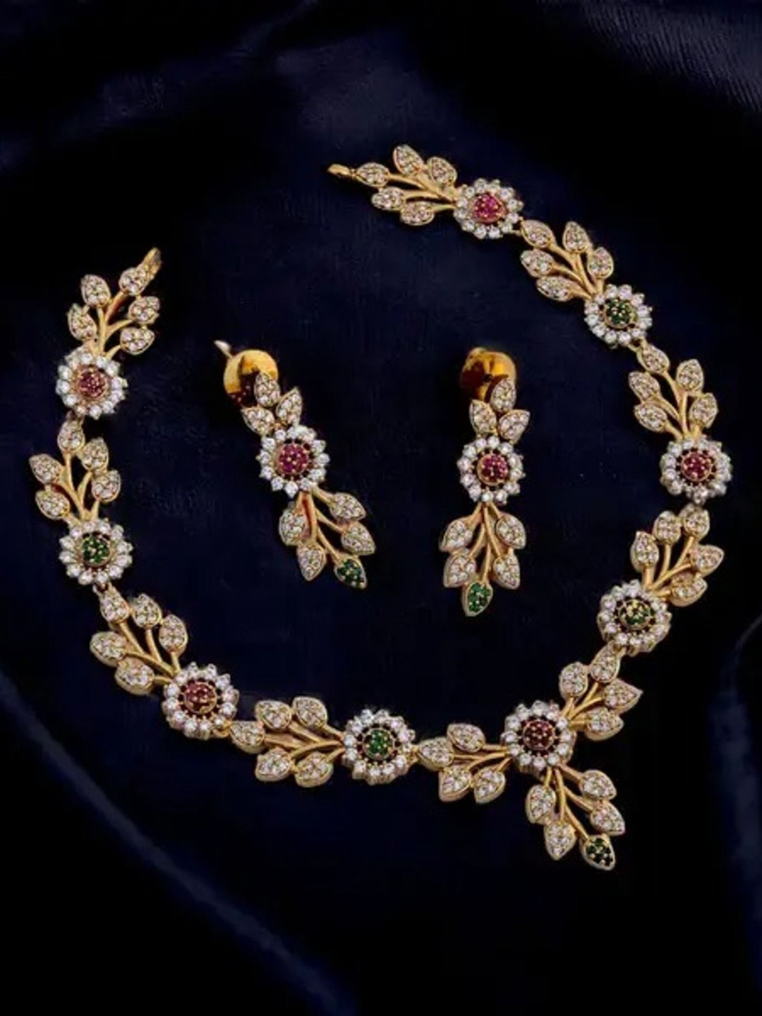 

Rujve Jewellery Gold Plated Stones Studded Jewellery Set