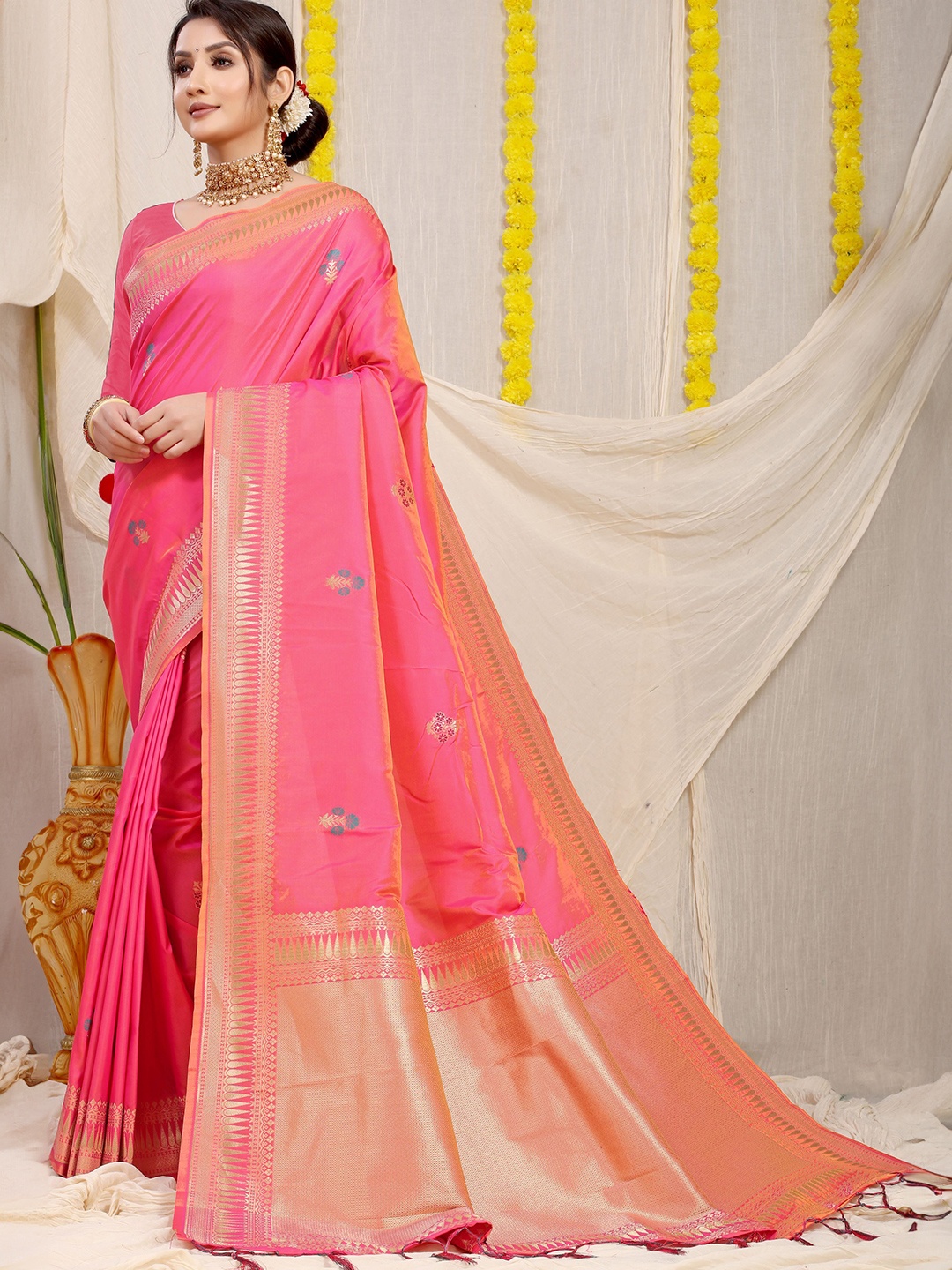 

Kandora Woven Design Zari Pure Silk Banarasi Saree, Peach