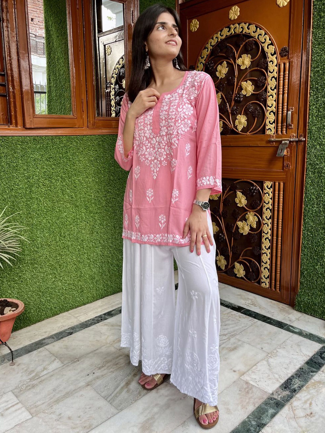 

Everything In Chikankari Chikankari Embroidered Kurti, Pink