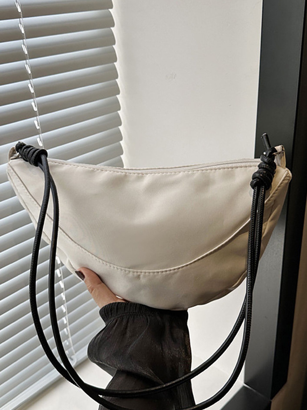 

LULU & SKY Structured Shoulder Bag with Fringed, White
