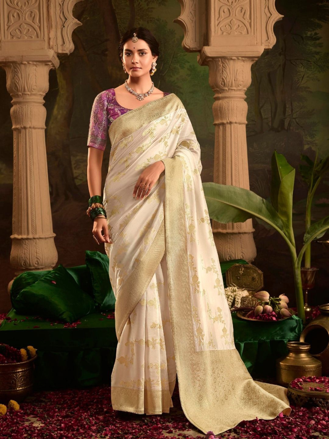 

DEVATITHI Woven Design Zari Banarasi Saree, Cream