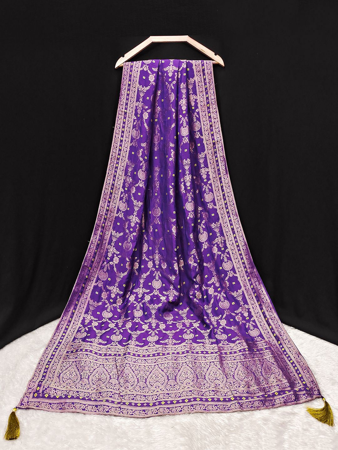 

Trendmalls Floral Woven Design Jacquard Silk Dupatta With Zari, Purple