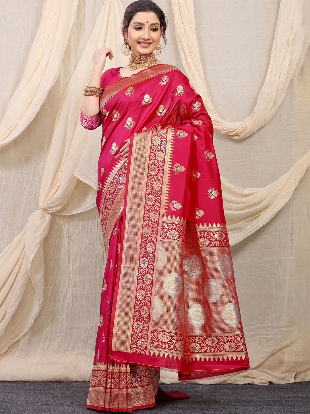 

Kandora Woven Design Zari Pure Silk Banarasi Saree, Red