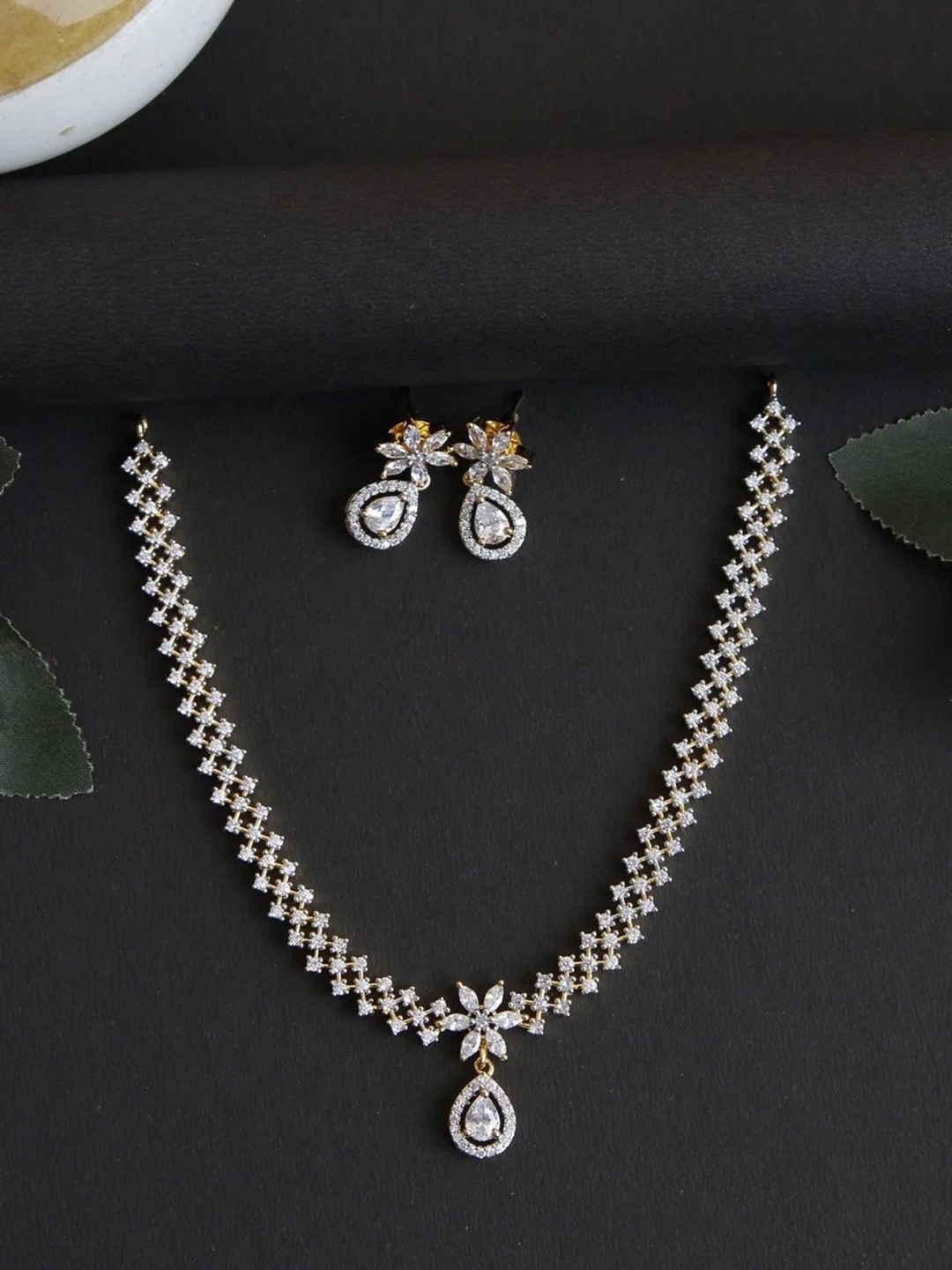 

Rujve Jewellery Gold Plated Stones Studded Jewellery Set