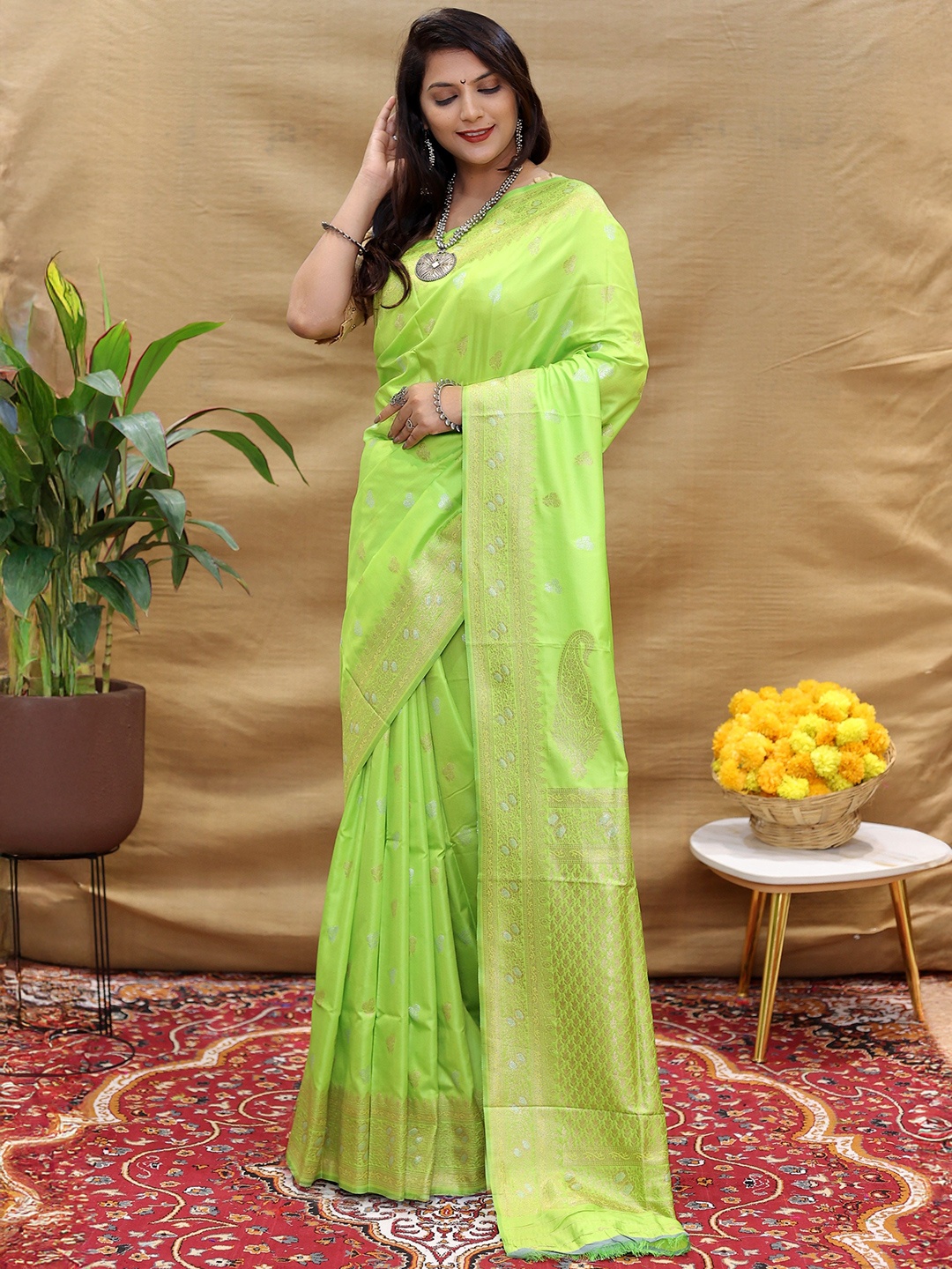 

Kandora Woven Design Zari Pure Silk Banarasi Saree, Green