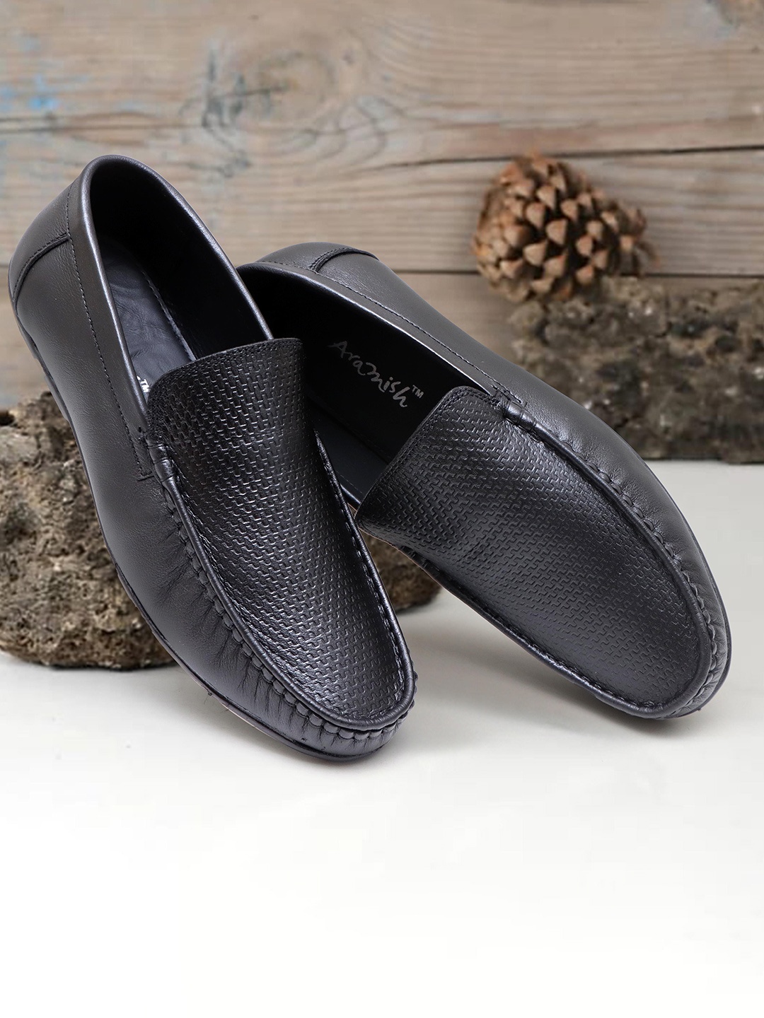 

ARAMISH Men Perforations Leather Loafers, Black