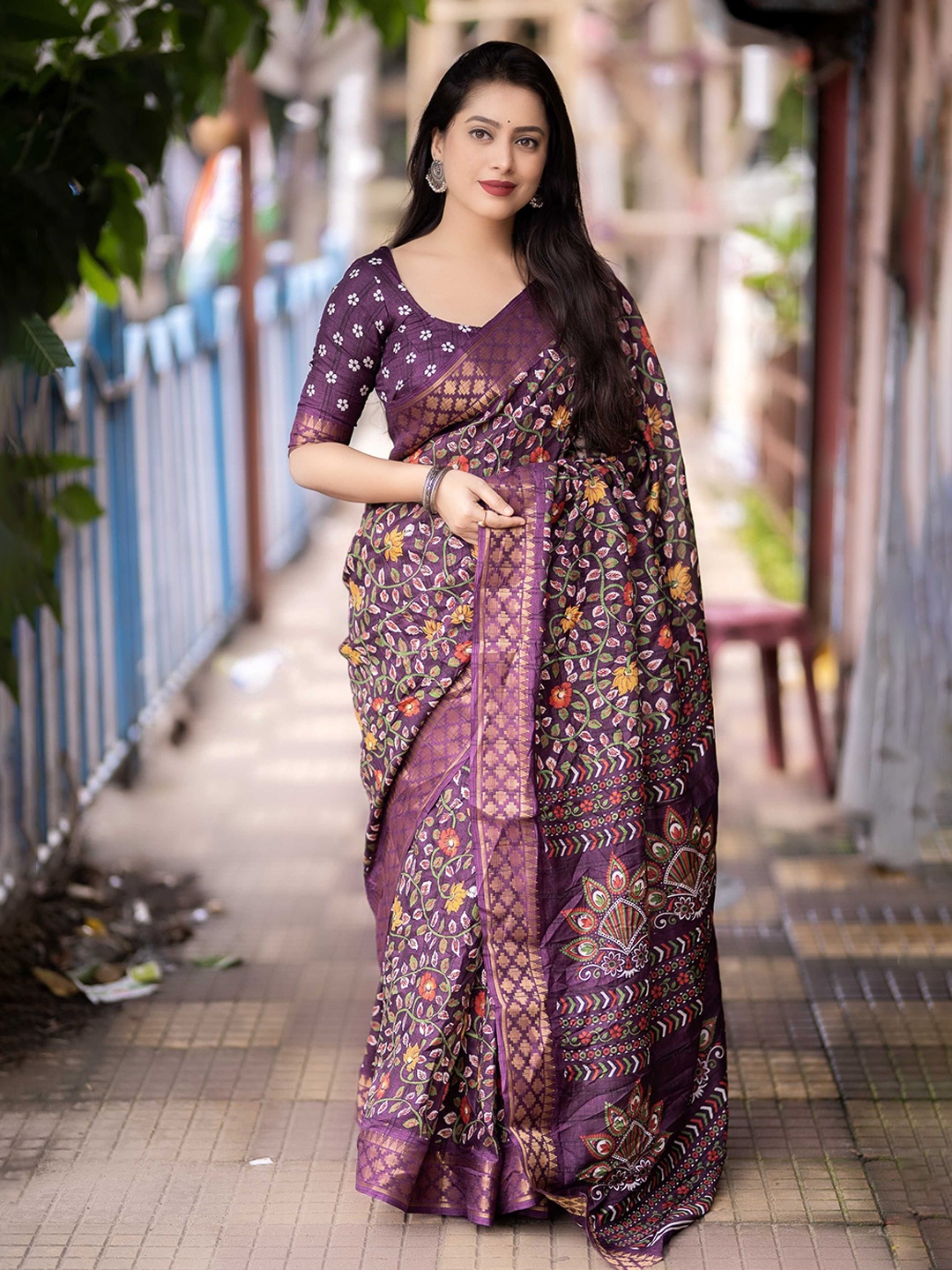 

DIVASTRI Floral Zari Silk Blend Saree, Purple