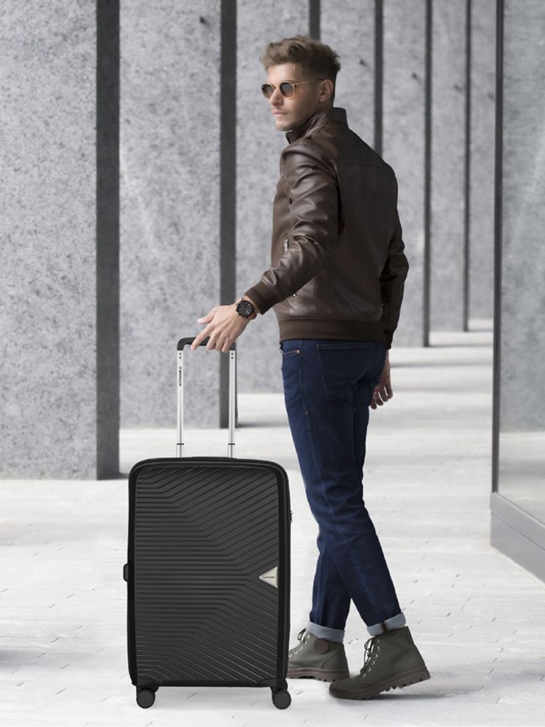 

Wenger Ultra-Lite Hard-Sided Medium Trolley Bag, Black
