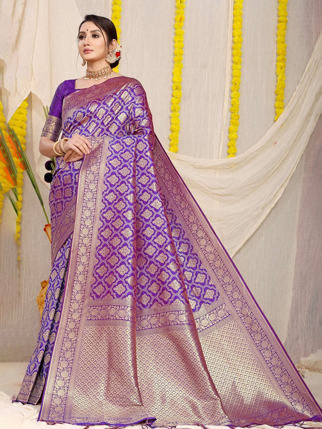 

Kandora Woven Design Zari Pure Silk Banarasi Saree, Purple
