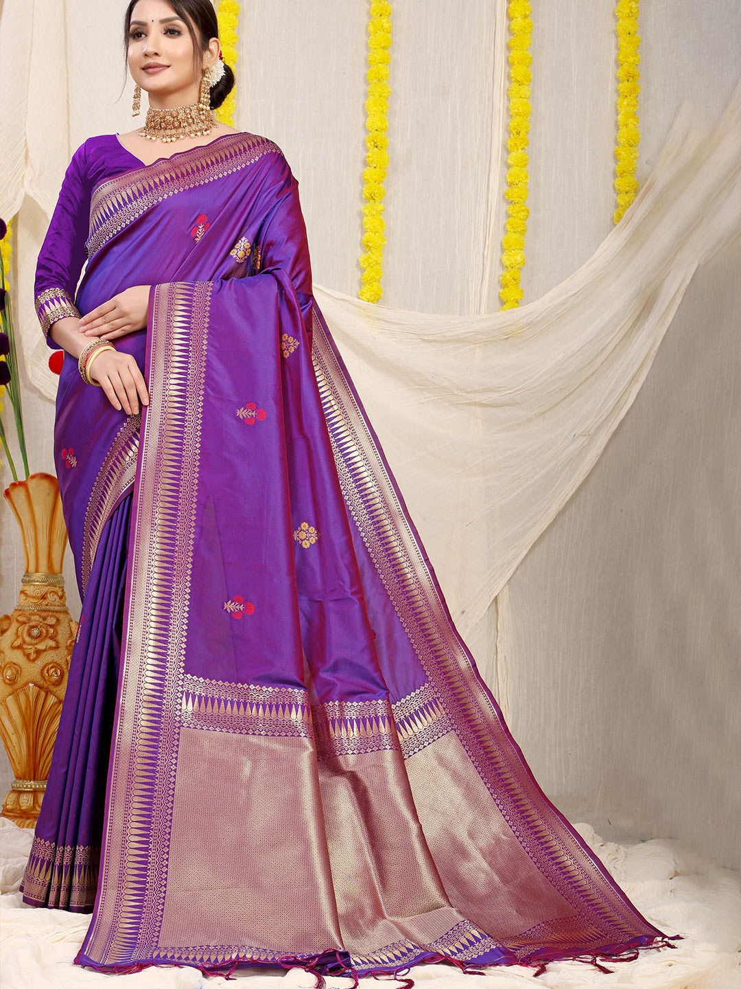 

Kandora Woven Design Zari Pure Silk Banarasi Saree, Lavender