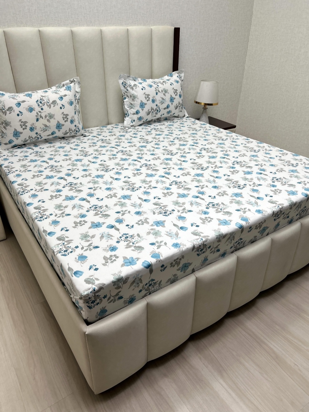 

Pure Decor Royal Passion White Printed 380 TC Cotton Queen Bedsheet Set-2.28 m x 2.54 m