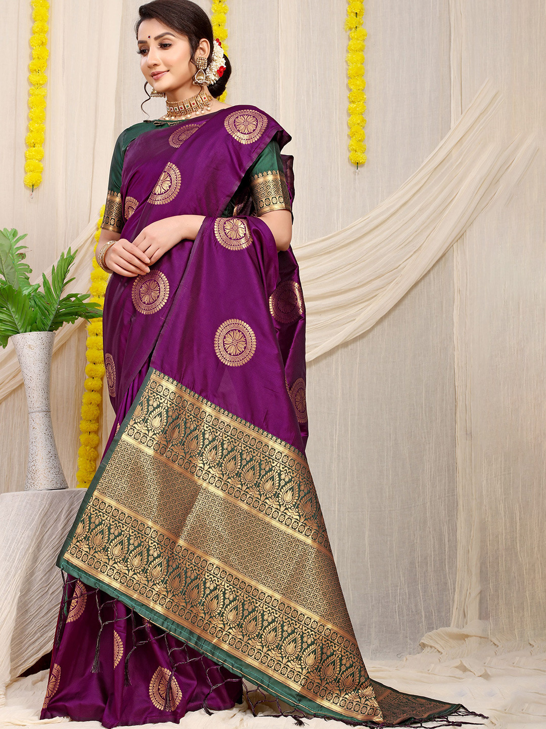 

Kandora Woven Design Zari Pure Silk Paithani Saree, Violet
