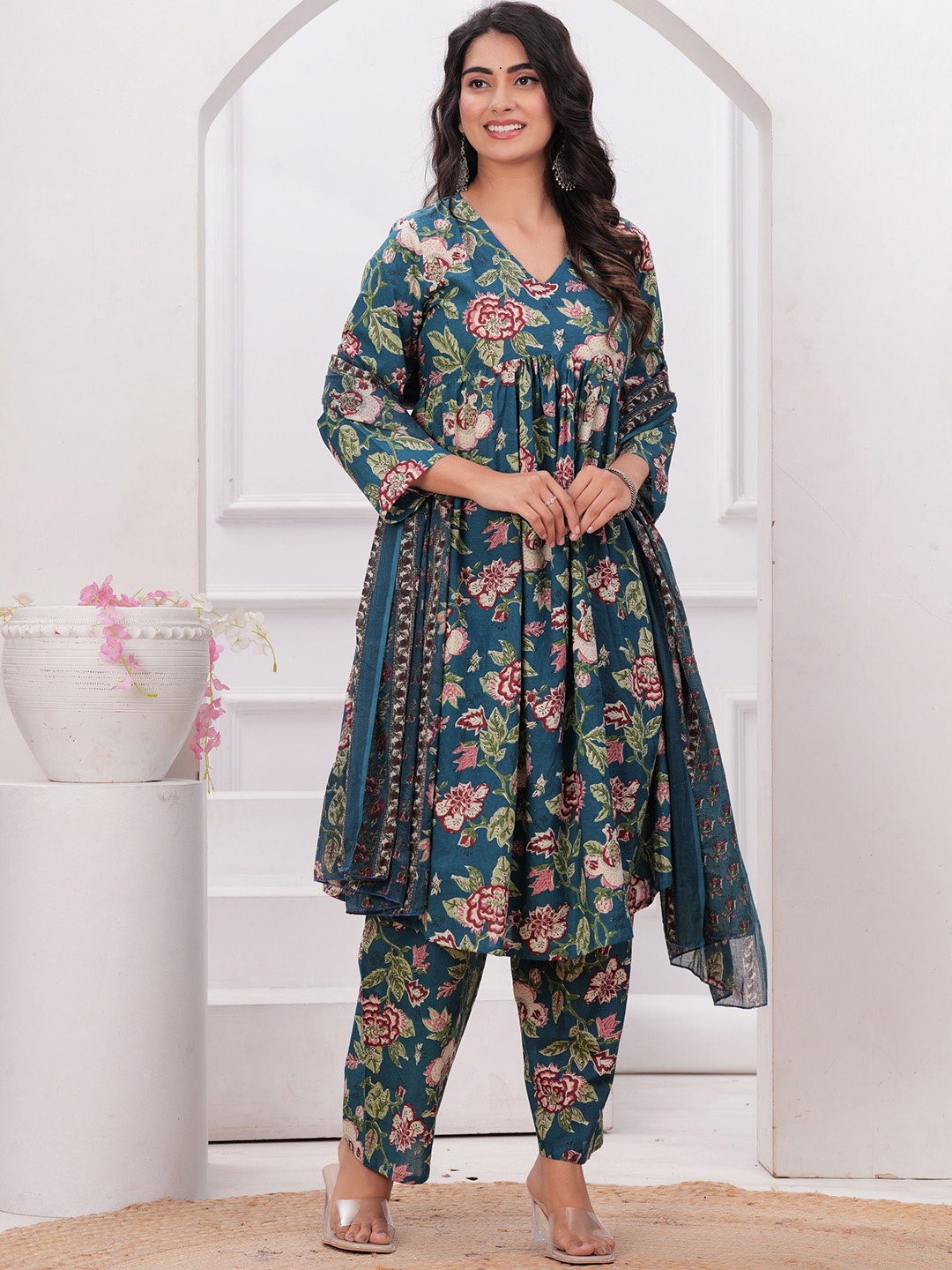 

VASUPRADA Women Floral Printed Regular Pure Cotton Kurta with Palazzos & With Dupatta, Green