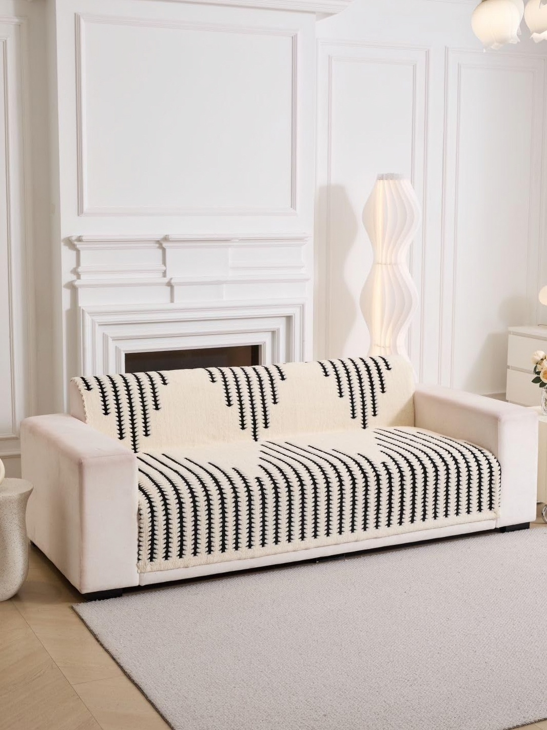 

HomeCloud Black & Cream Faux Fur Sofa Cover