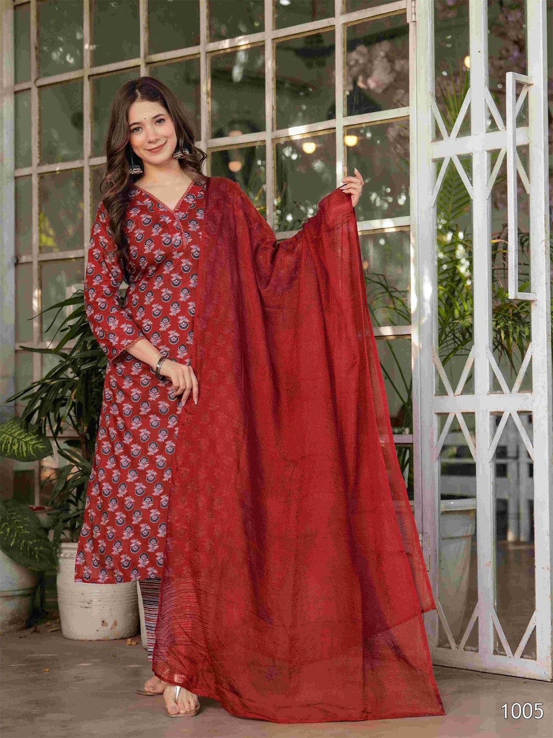 

ODETTE Floral Printed Straight Kurta with Trousers & Dupatta, Maroon