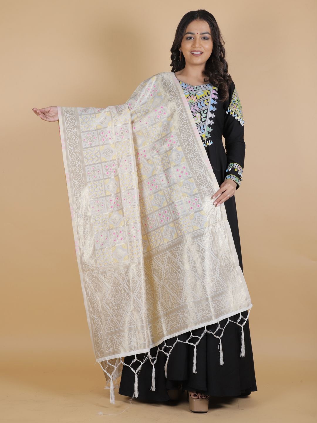 

Suha Geometric Woven Design Dupatta With Zari, Off white