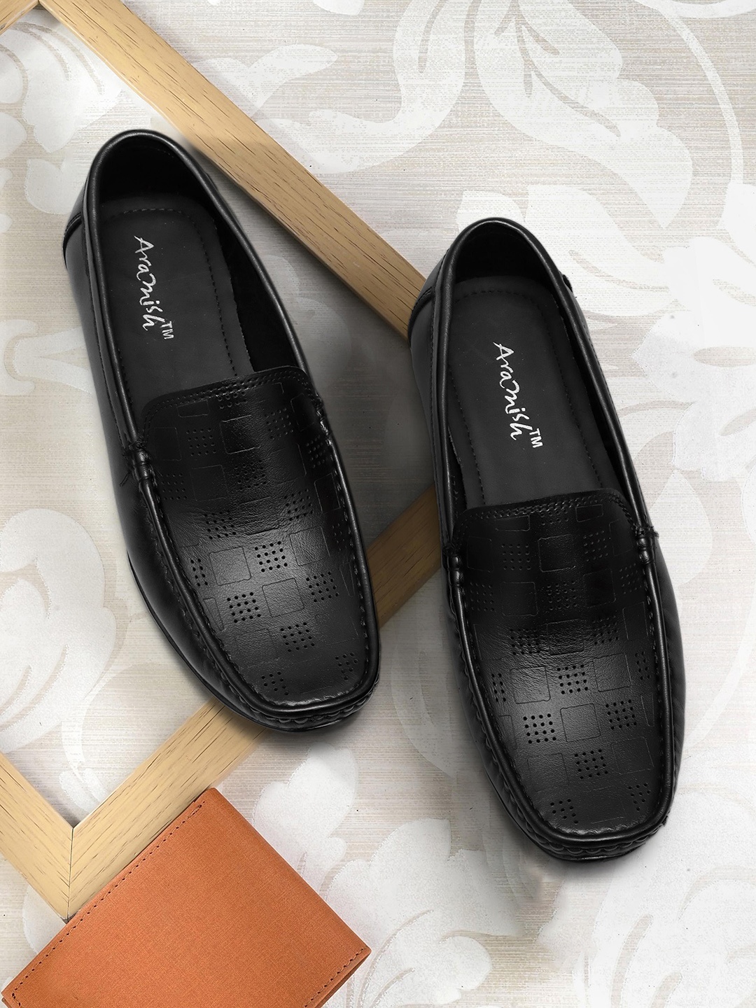 

ARAMISH Men Perforations Leather Loafers, Black