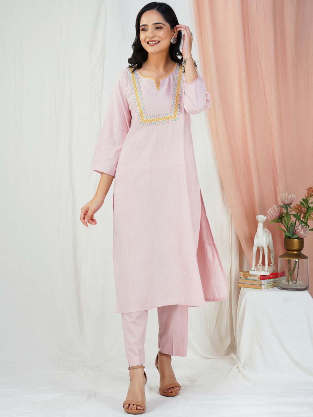 

zuri Floral Yoke Design Notch Neck Thread Work Cotton Straight Kurta, Pink