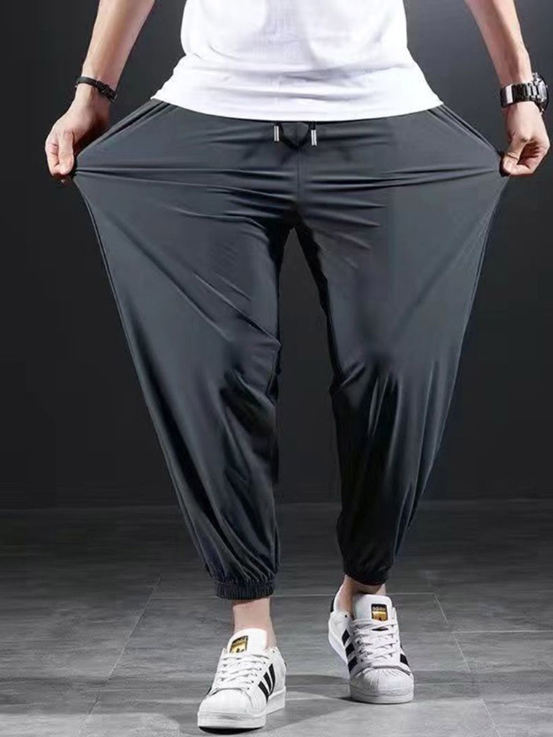 

StyleCast Men Relaxed-Fit Mid-Rise Joggers, Grey