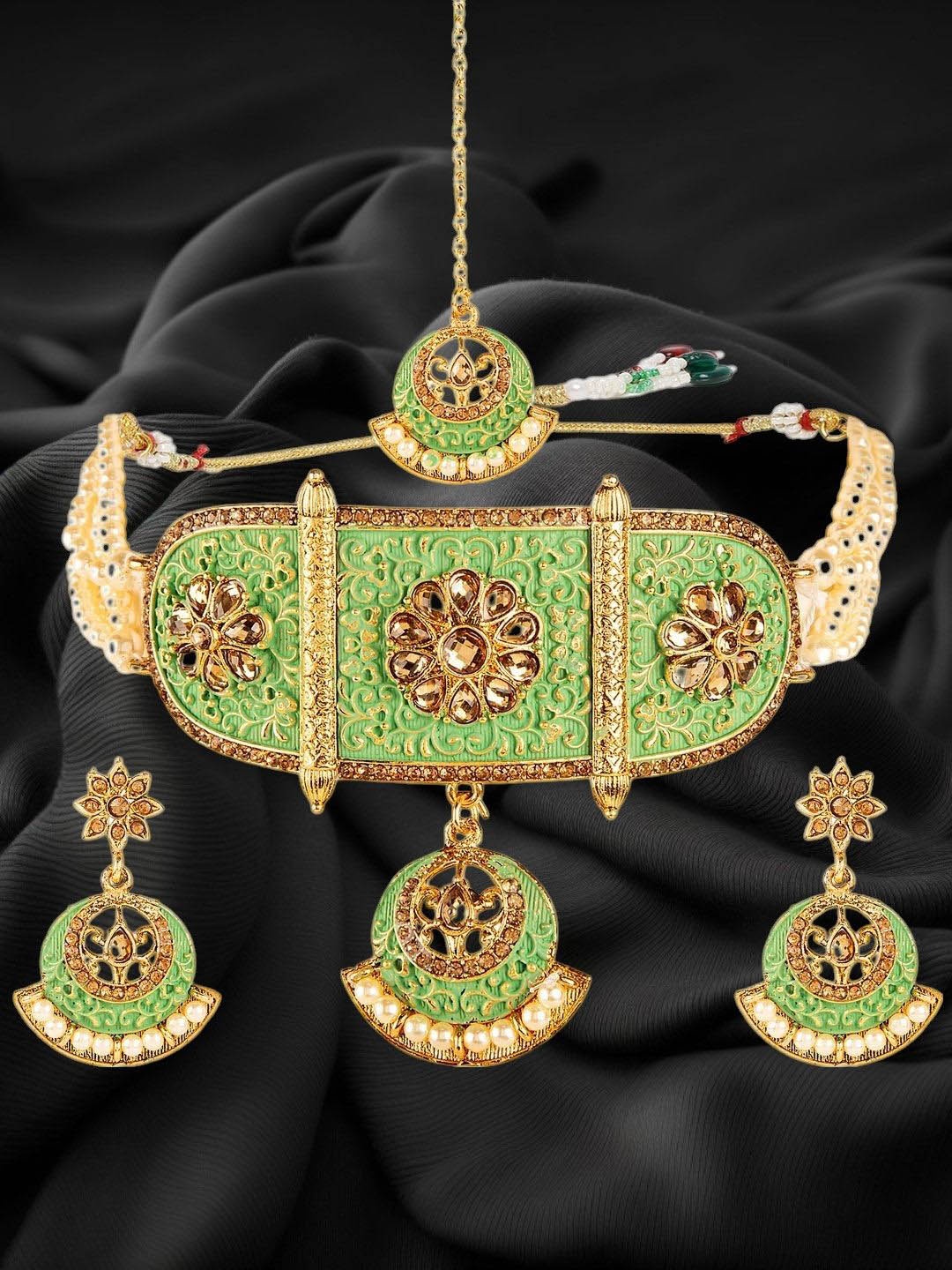 

Anouk Gold-Plated Artificial Stones And Pearls Beaded Chokare With Earrings And Maang Tika, Green