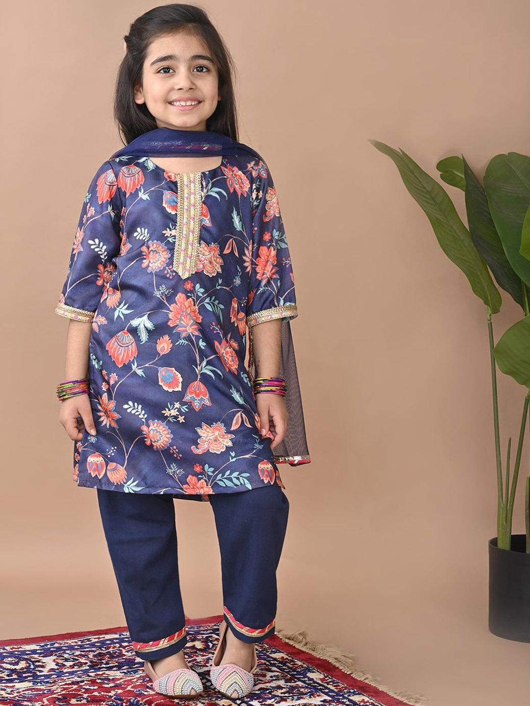 

Here&Now X Kinder Kids Girls Floral Printed Straight Kurta With Trouser & Dupatta, Navy blue