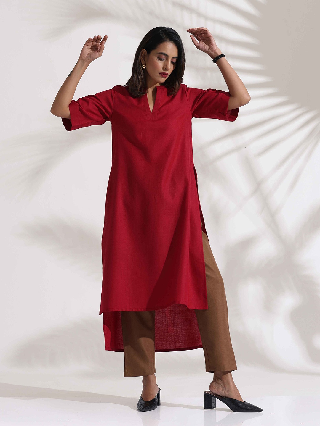 

trueBrowns Women Regular Mandarin Collar Straight Kurta with Trouser, Maroon