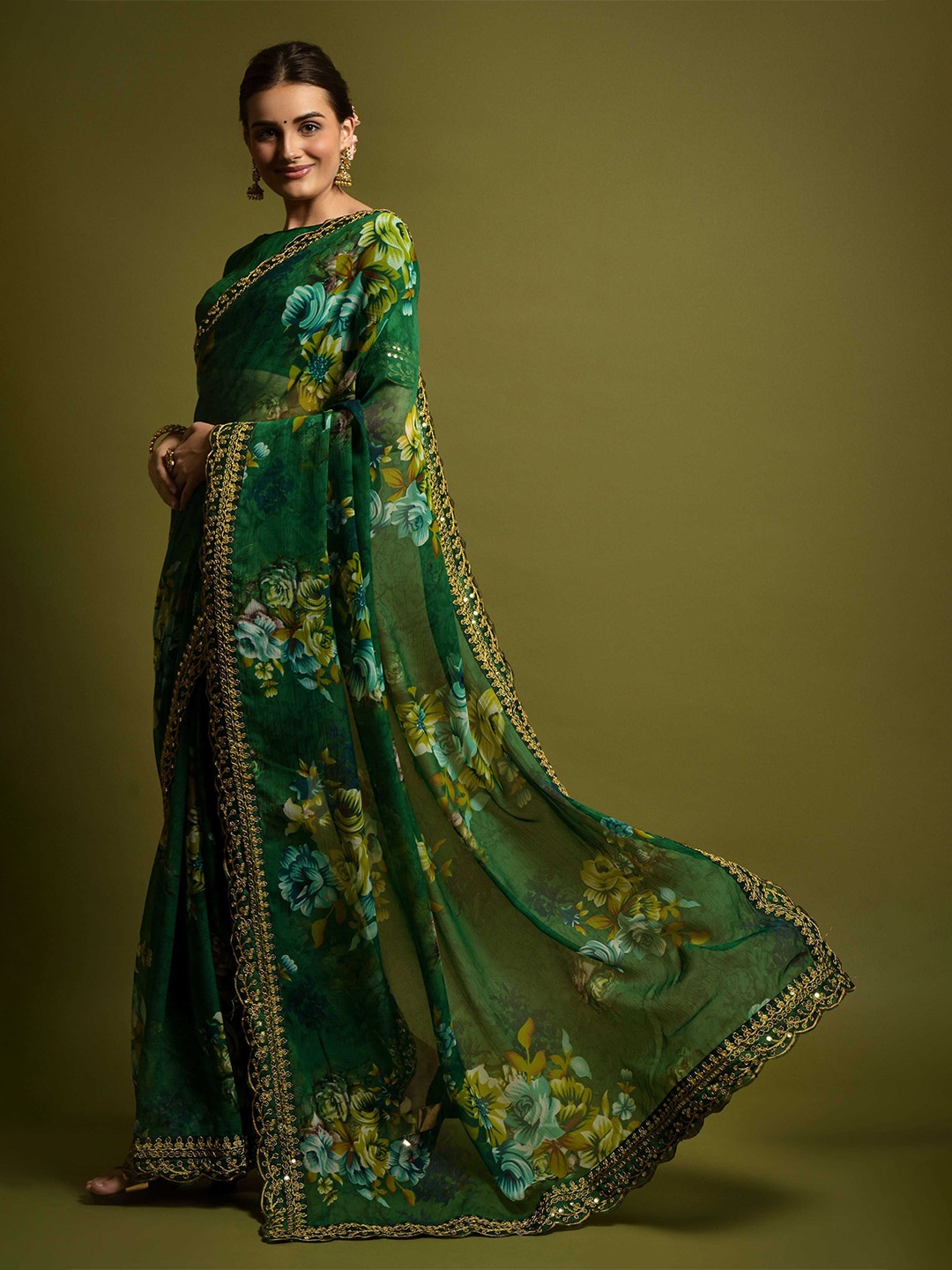 

DIVASTRI Floral Sequinned Poly Georgette Saree, Green